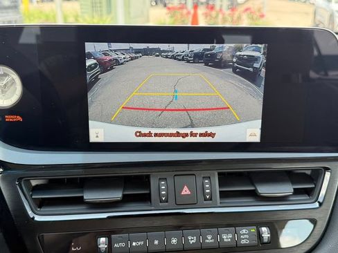 Used 2024 Lexus ES 300h w/ Premium Package FWD image 13