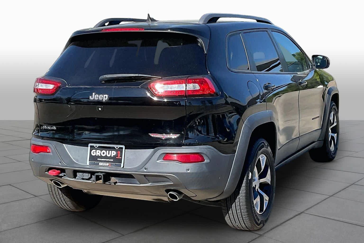 Used 2018 Jeep Cherokee Trailhawk AWD/4WD image 13