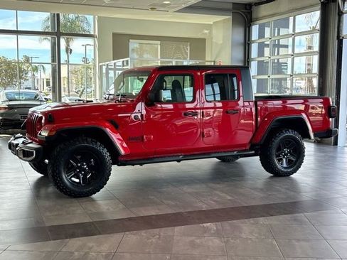 Used 2023 Jeep Gladiator Sport image 15