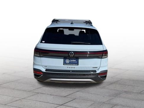 Used 2025 Volkswagen Taos SE image 5