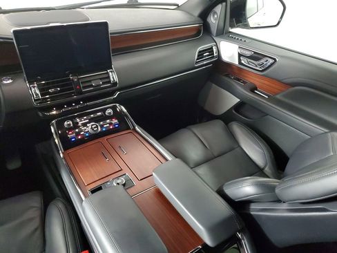 Used 2023 Lincoln Navigator Reserve AWD/4WD image 17