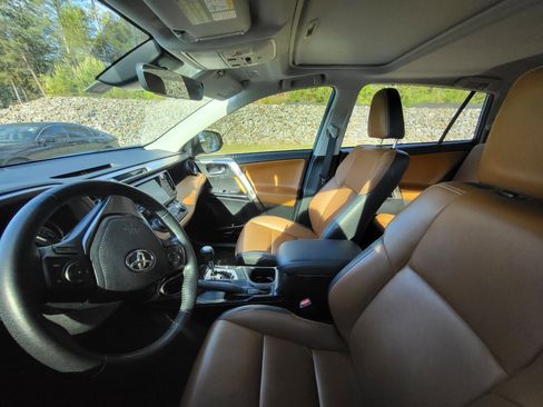 Used 2016 Toyota RAV4 Limited image 10