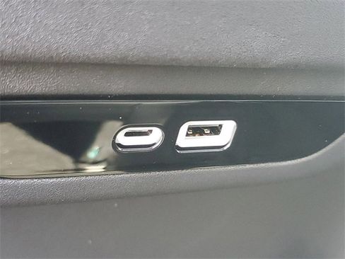 New 2026 Chrysler Pacifica Limited w/ Trailer Tow Group image 13