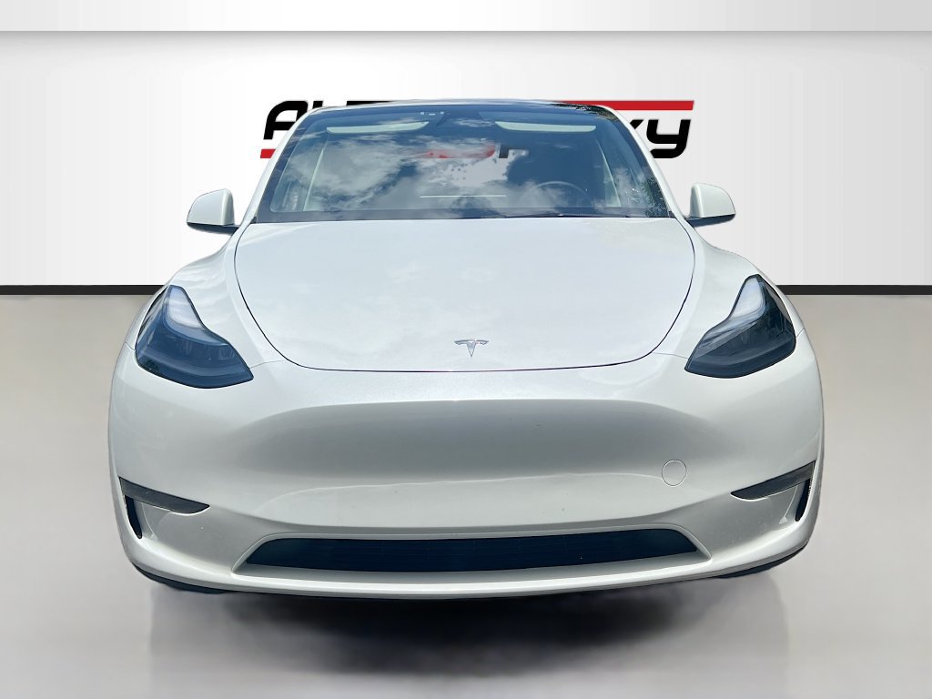 Used 2025 Tesla Model Y Long Range RWD image 2