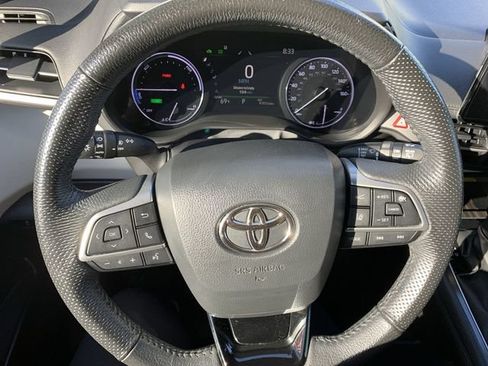 Used 2023 Toyota Sienna Limited FWD image 19