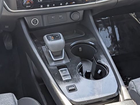 Used 2023 Nissan Rogue SV FWD image 12