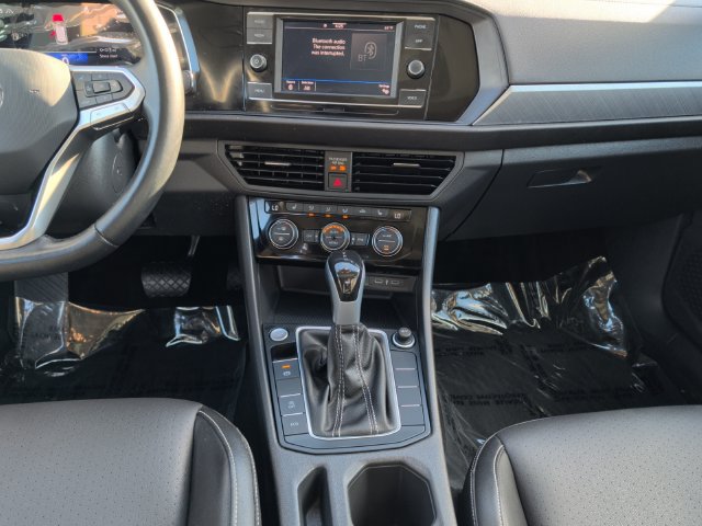 Certified 2023 Volkswagen Jetta SE w/ Panoramic Sunroof Package FWD image 18
