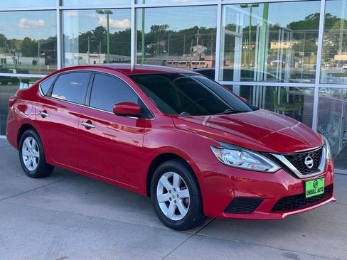 Used 2017 Nissan Sentra SV FWD image 2