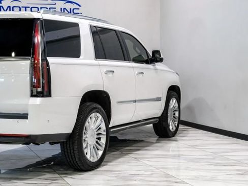 Used 2020 Cadillac Escalade Platinum RWD image 14