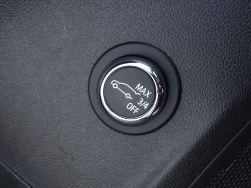 Used 2023 Buick Envision Essence w/ Sport Touring Package FWD image 19