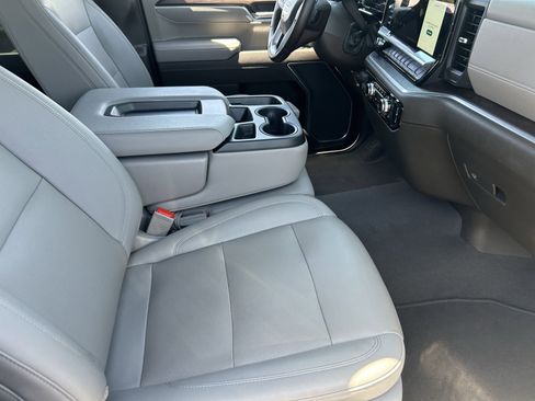 Certified 2025 GMC Sierra 1500 SLT RWD image 11
