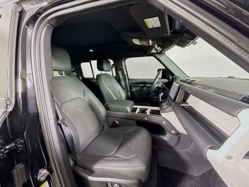Certified 2025 Land Rover Defender 130 X-Dynamic SE AWD/4WD image 30