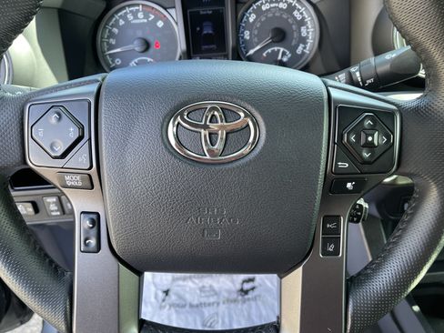 Used 2018 Toyota Tacoma TRD Off-Road w/ Technology Package AWD/4WD image 19
