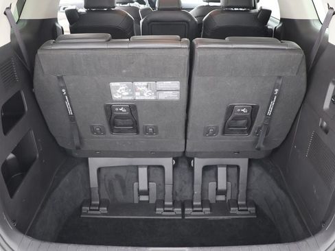 Used 2025 Kia Carnival FWD image 28