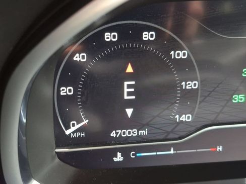 Used 2024 GMC Yukon SLT AWD/4WD image 4