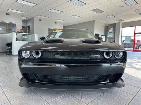 Used 2021 Dodge Challenger SRT Hellcat Redeye image 9