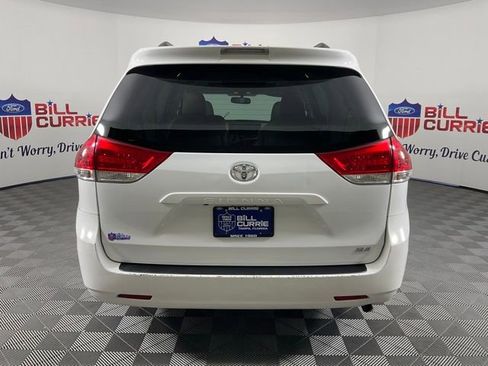 Used 2014 Toyota Sienna XLE image 4