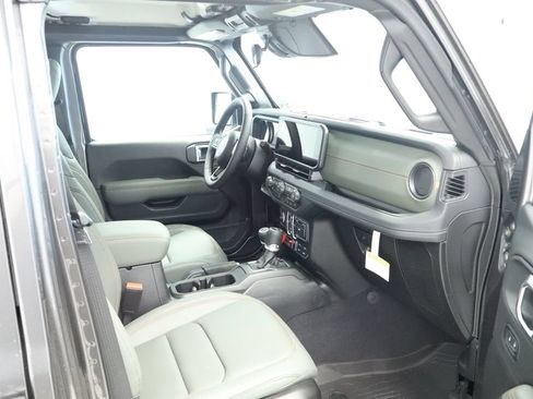 New 2026 Jeep Gladiator Mojave w/ Safety Group AWD/4WD image 24