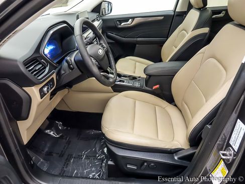 Certified 2021 Ford Escape Titanium w/ Class II Trailer Tow Package image 10