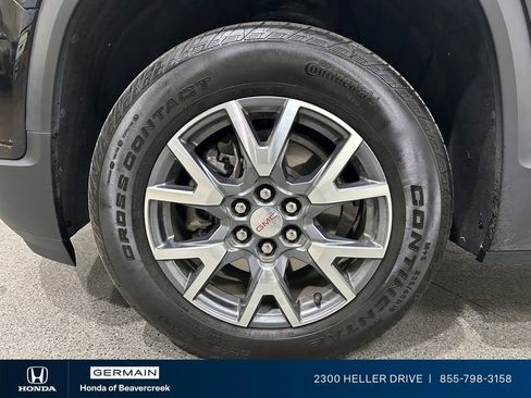 Used 2023 GMC Acadia SLT FWD image 13
