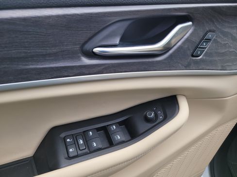 Used 2024 Jeep Grand Cherokee L Limited w/ Luxury Tech Group II RWD image 19