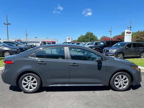 Used 2026 Toyota Corolla LE FWD image 2