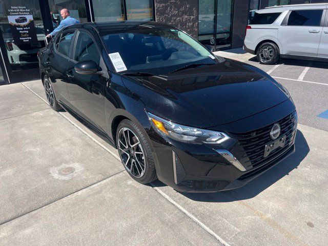 Used 2025 Nissan Sentra SR FWD image 2