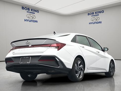 Used 2025 Hyundai Elantra Sport image 27
