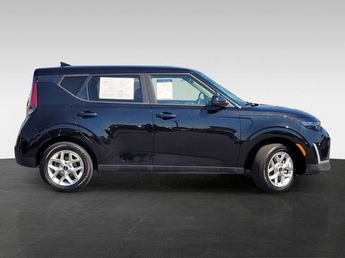 Used 2025 Kia Soul LX w/ LX Technology Package FWD image 3
