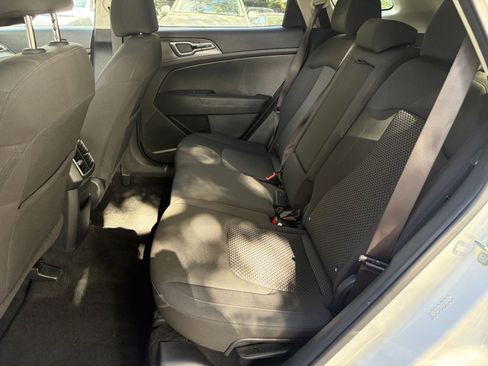 Used 2025 Kia Sportage LX image 31