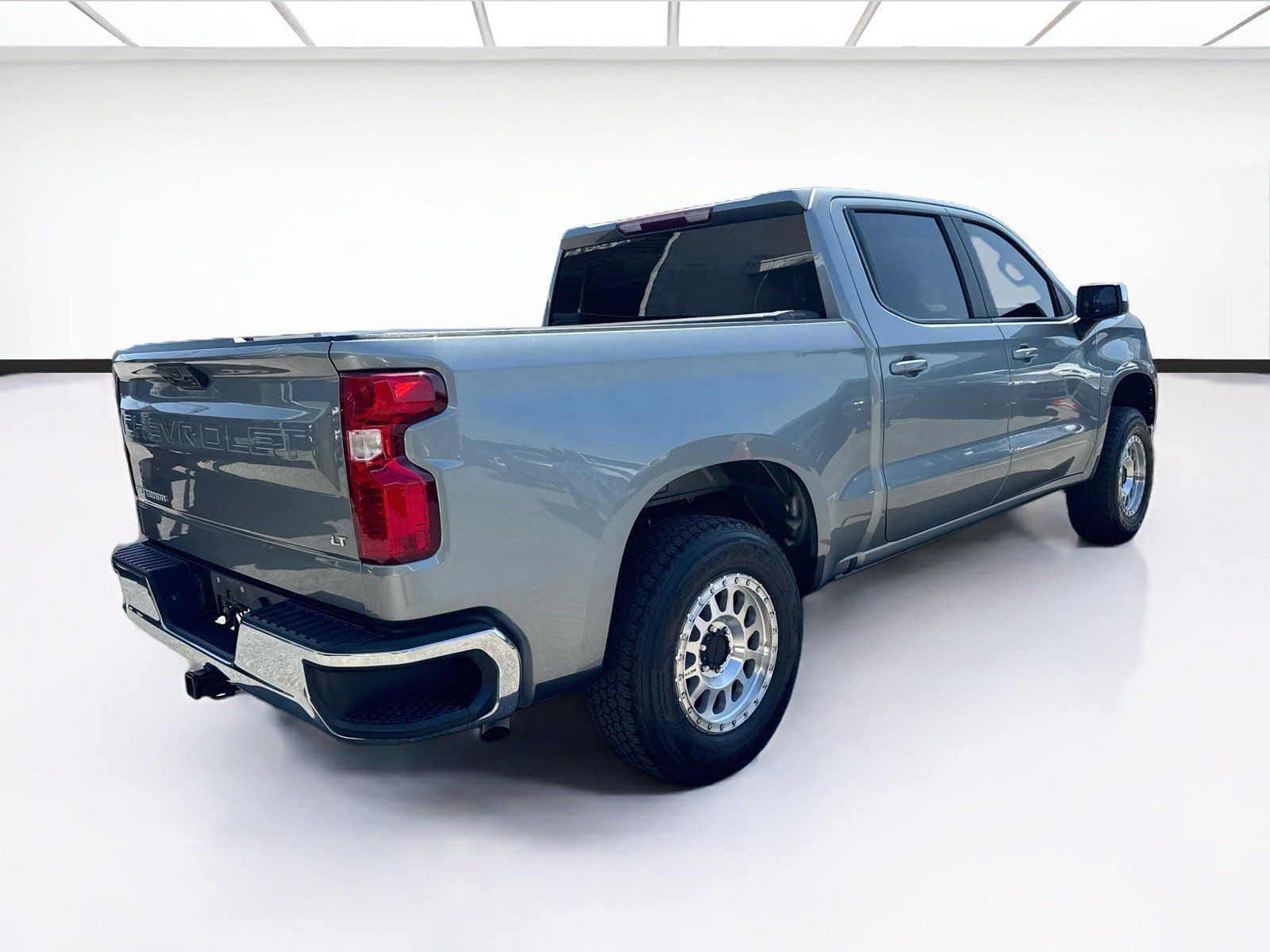 Used 2023 Chevrolet Silverado 1500 LT AWD/4WD image 4