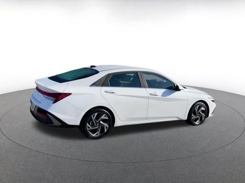 Used 2025 Hyundai Elantra Limited image 15