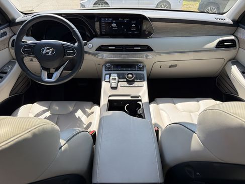 Used 2021 Hyundai Palisade Limited FWD image 3