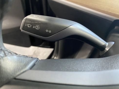 Used 2020 Tesla Model Y Long Range image 18