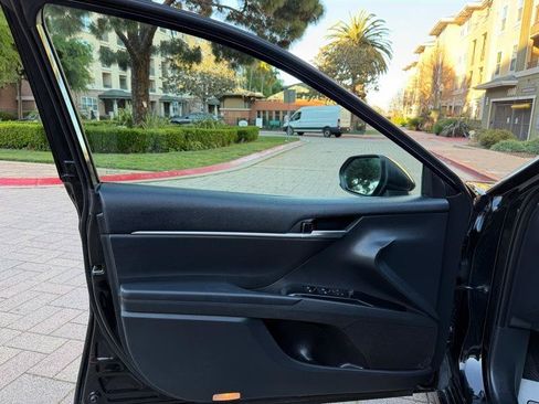 Used 2018 Toyota Camry SE FWD image 38