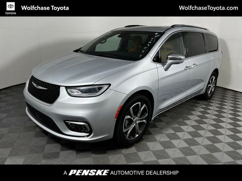 Used 2022 Chrysler Pacifica Pinnacle AWD/4WD image 1