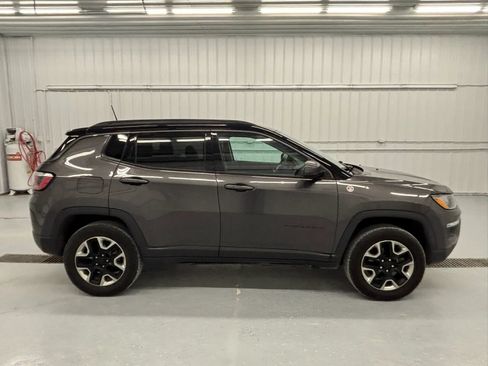 Used 2017 Jeep Compass Trailhawk w/ Leather Interior Group AWD/4WD image 3