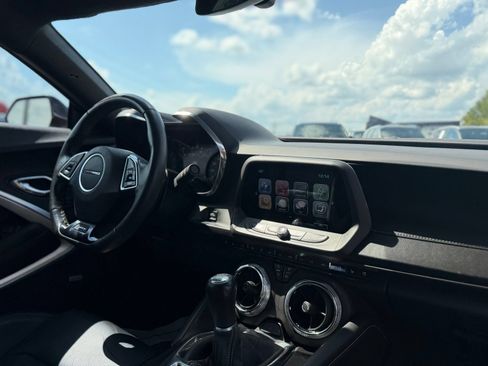 Used 2017 Chevrolet Camaro LT RWD image 31