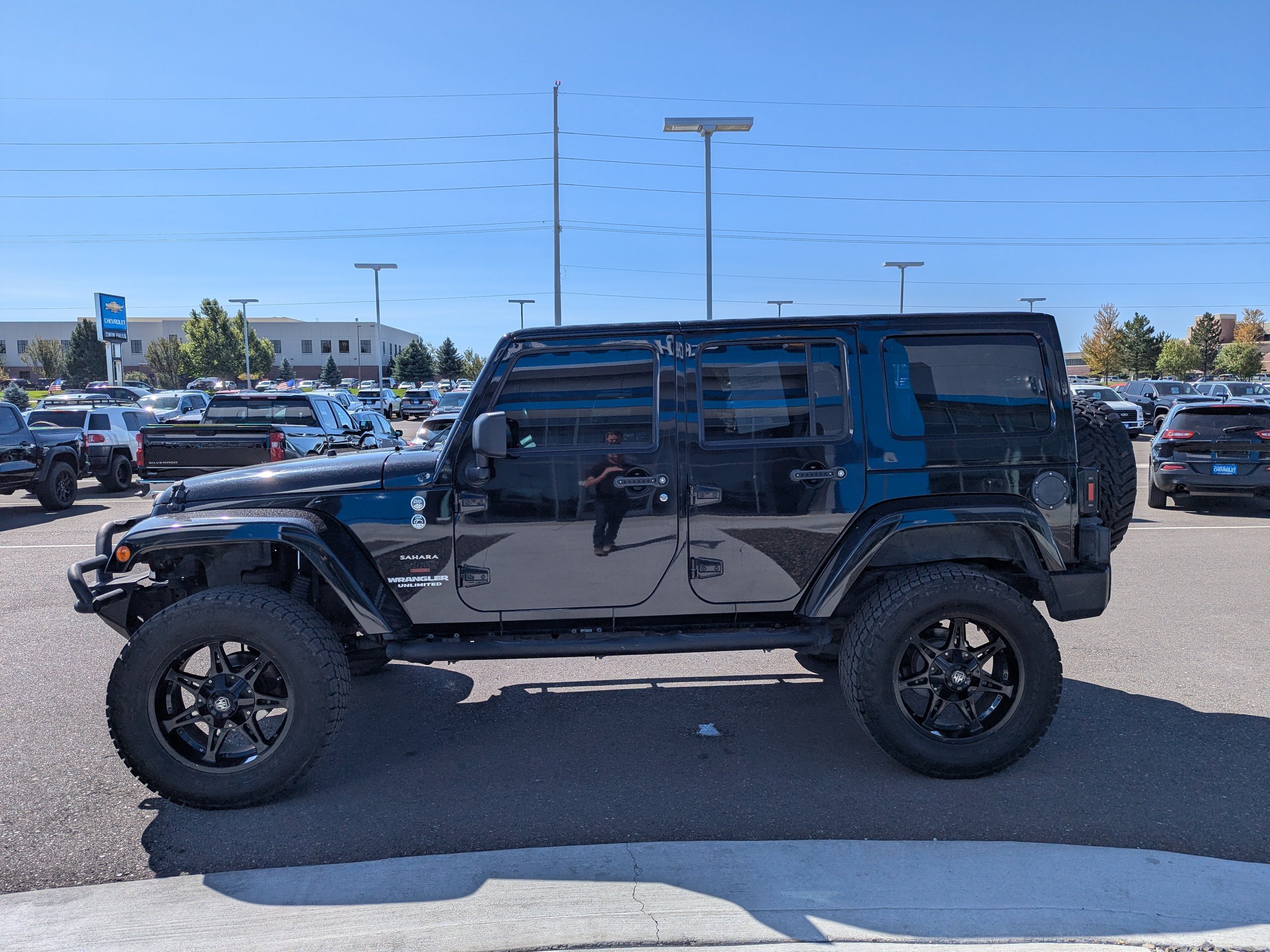 Used 2013 Jeep Wrangler Unlimited Sahara w/ Connectivity Group AWD/4WD image 8