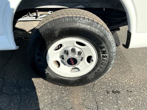 Used 2017 GMC Savana 2500 Extended image 6