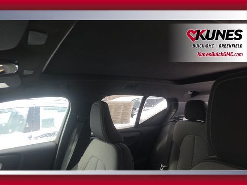 Used 2024 Volvo XC40 B5 Core image 23