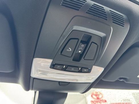 Used 2017 BMW X5 xDrive40e image 8