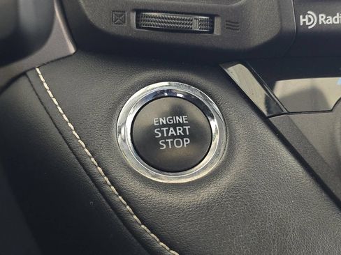 Used 2017 Toyota RAV4 XLE AWD/4WD image 19
