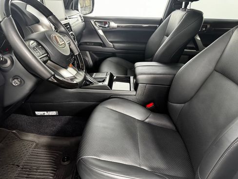 Used 2023 Lexus GX 460 Luxury w/ Sport Design Package AWD/4WD image 14