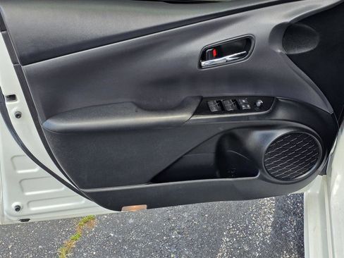 Used 2019 Toyota Prius XLE image 29