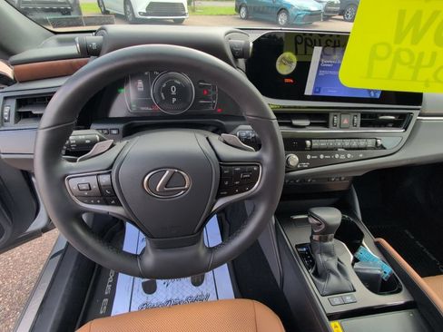 Used 2024 Lexus ES 300h w/ Premium Package FWD image 28