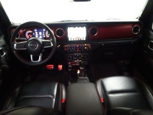 Used 2023 Jeep Wrangler Unlimited Rubicon w/ Cold Weather Group AWD/4WD image 40