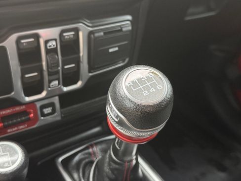 Used 2019 Jeep Wrangler Unlimited Rubicon AWD/4WD image 25