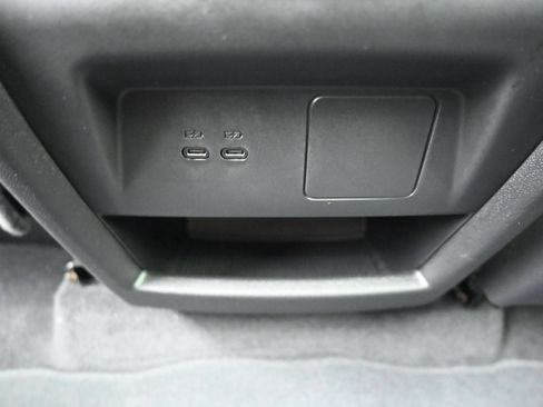 Used 2025 Chevrolet Traverse LT FWD image 24