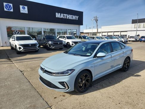 New 2026 Volkswagen Jetta SE image 1